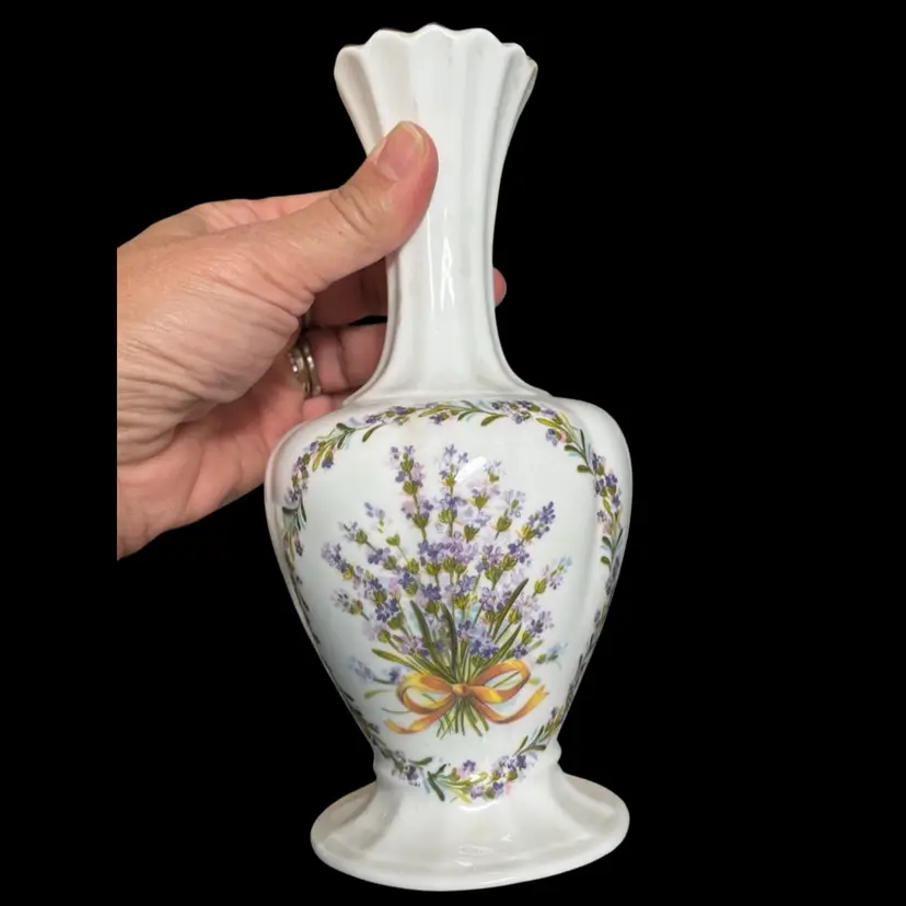 Galway, Ireland -Royal Stewart- Tara Hall- Vase- Vintage. Hand painted Sweet Lavender Pattern. 8” Gold Trim
