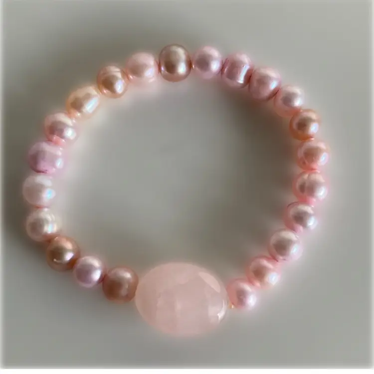 Vintage Upcycled Pink to Champaigne Pearl Bracelet with Rose Quartz Accent