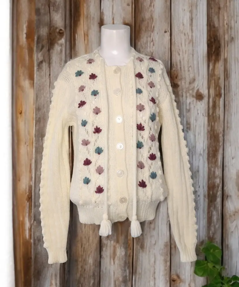 Vintage 80s Skiva Intl Floral Embroidered Cardigan Sweater Size M Cream Cottage
