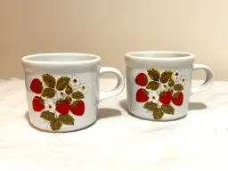 Set Of 2 Vintage McCoy Pottery Strawberry Country Coffee Tea Cup Mugs 4oz