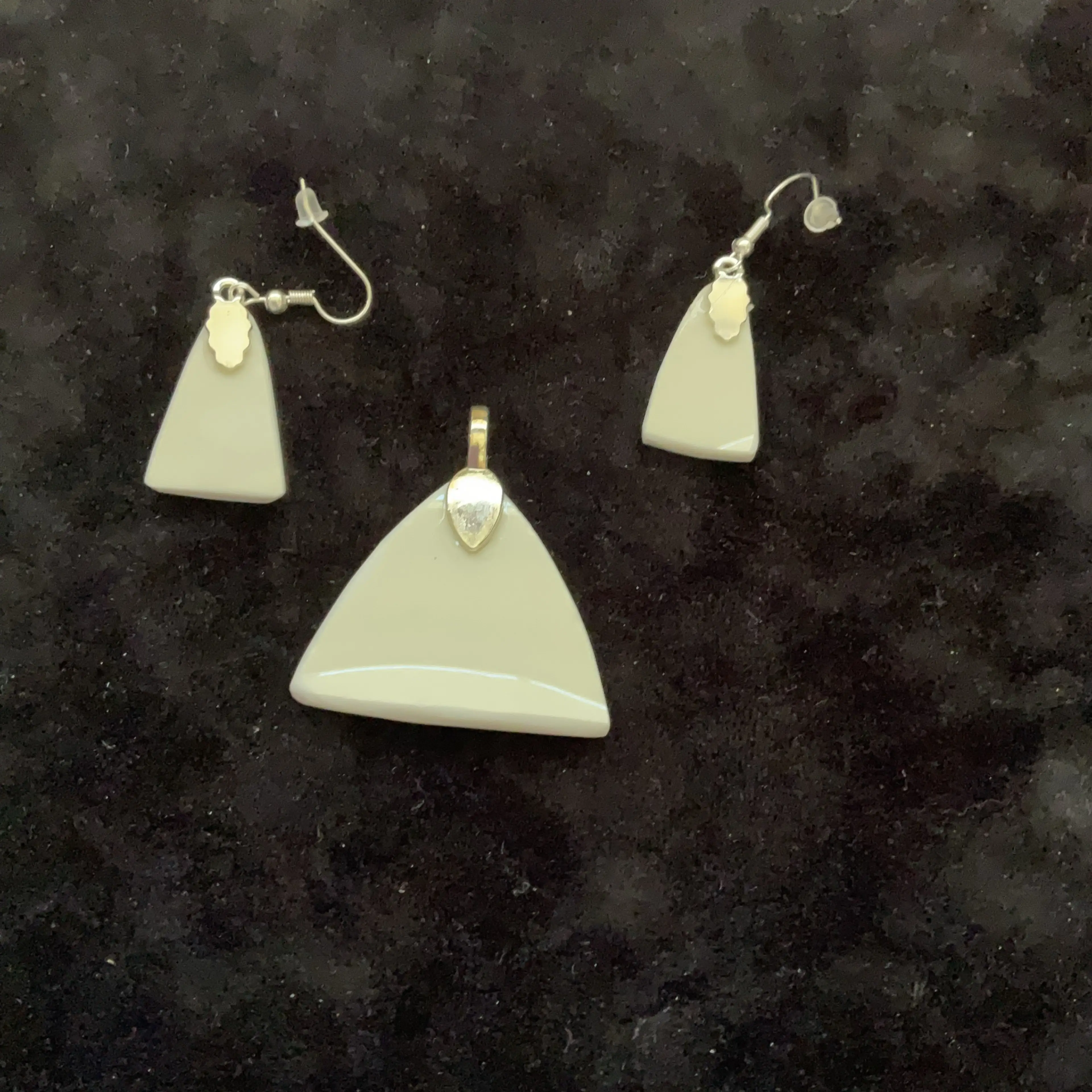 Image 2 of 2
