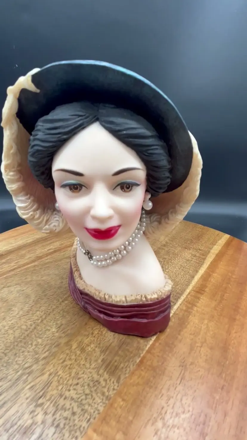 Vintage Sasha 1848 Cameo Girls Resin Head Vase with Earrings and Necklace