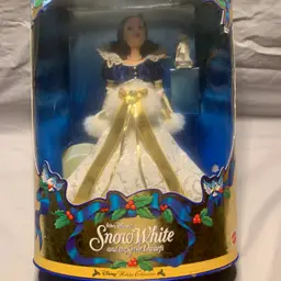 Walt Disney`s 1998 SNOW WHITE and the Seven Dwarf`s Holiday Collection  NIB