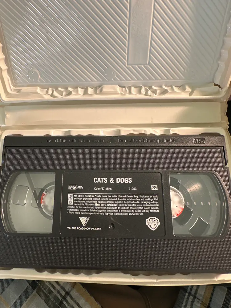 Vintage Cats & Dogs VHS Tape (2001) - Warner Bros. Family Adventure Movie