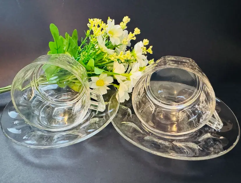 Set Of 2 Vintage Arcoroc Vintage Cup & Saucers - Made In France