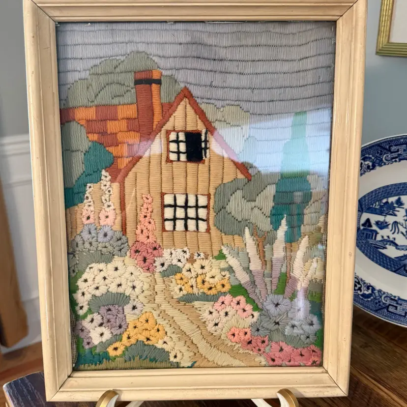 🎀 Vtg Crewel Cottage Embroidery- *CALL OUT*