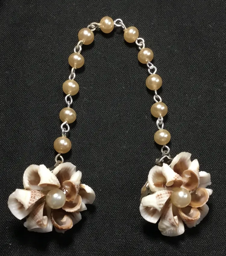 Vintage sweater clip chain, shell flowers, faux pearls, beige/brown, 6.5"
