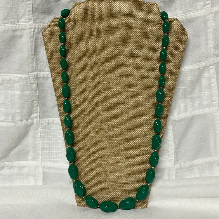Vintage Dark Green Shell Like Beaded Necklace