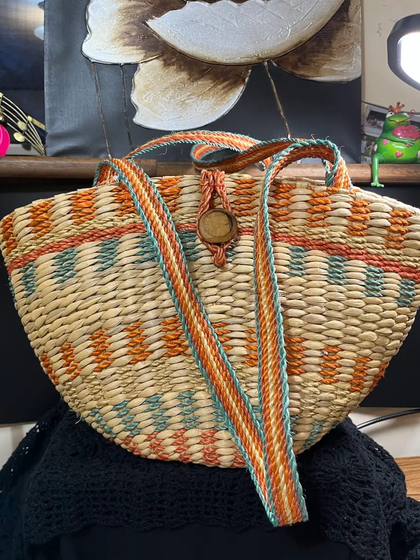 Colorful Straw Woven w/ Wooden Button for Closure Shoulder Bag