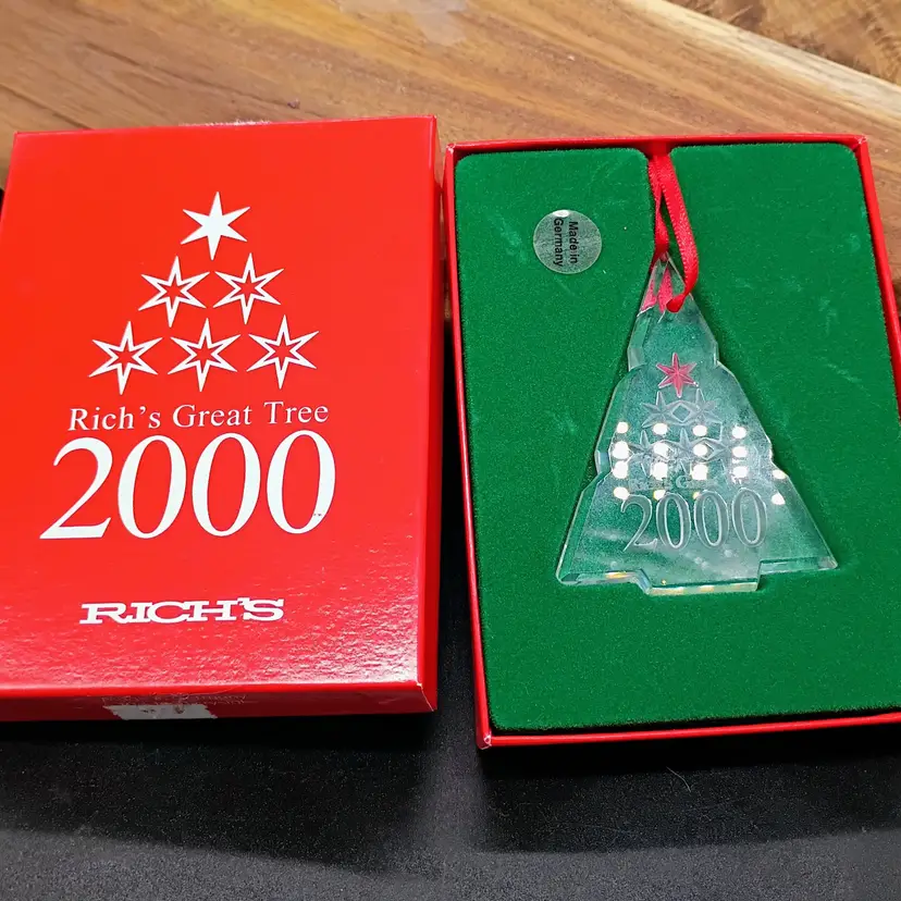 Vintage Rich's The Great Tree 30% Lead Crystal Annual Christmas Ornament 2000.