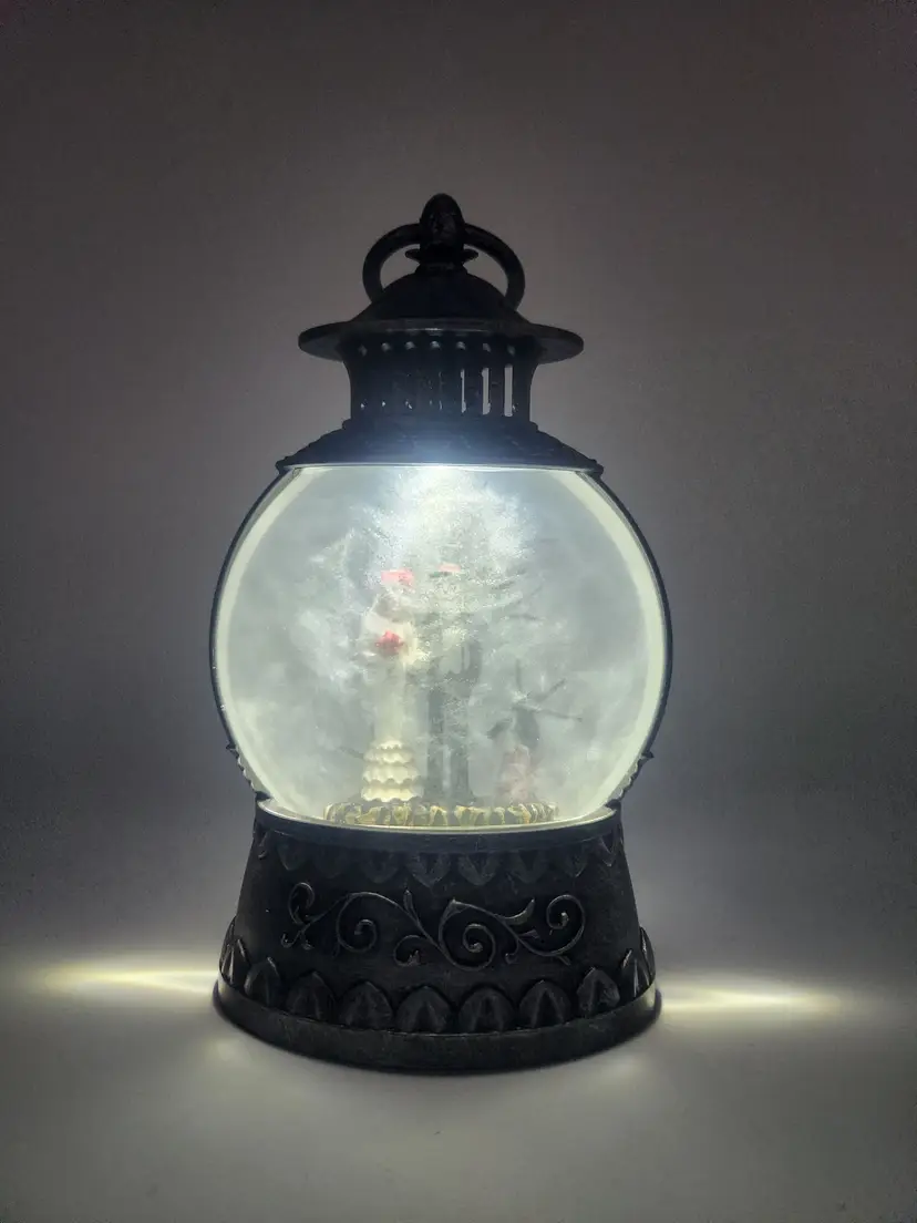 NIB Halloween Snow Globe Lantern Skeleton Couple Erie Sounds Lights Swirling Fog