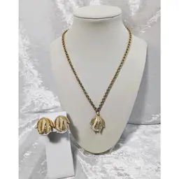 Vintage 1963 Sarah Coventry "Hidden Pearl" Pendent and Earring Set - Signed