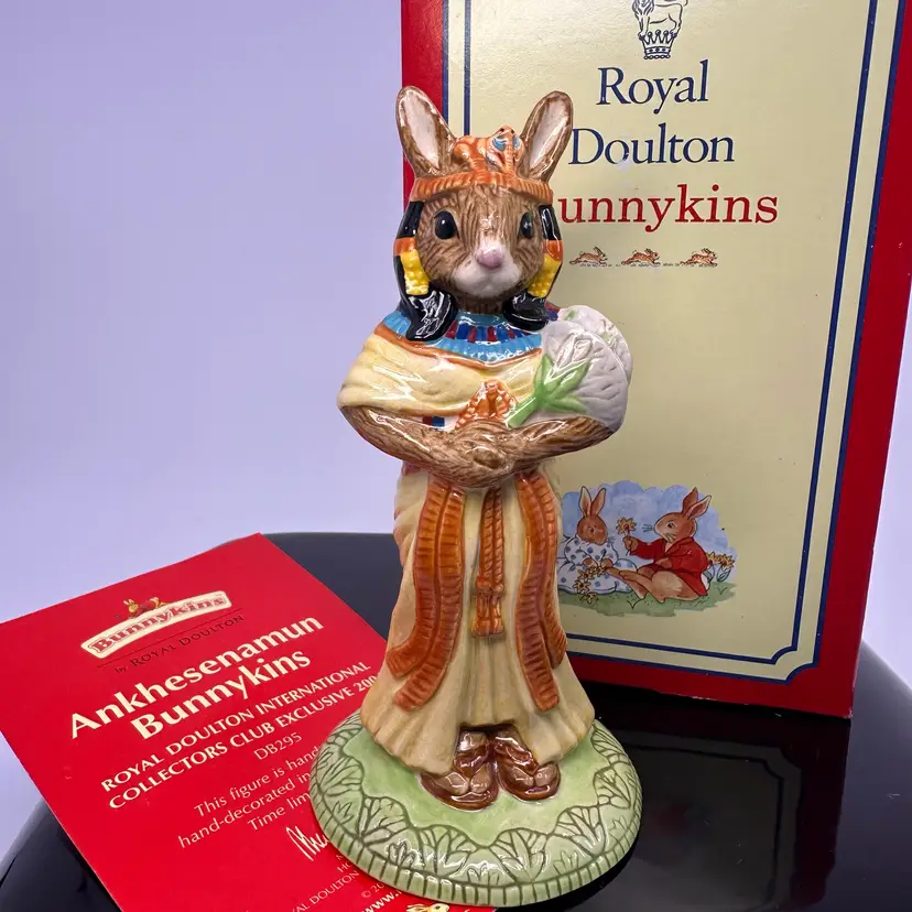 Royal Doulton Ankhesenamun DB295 Signed & In Original Box