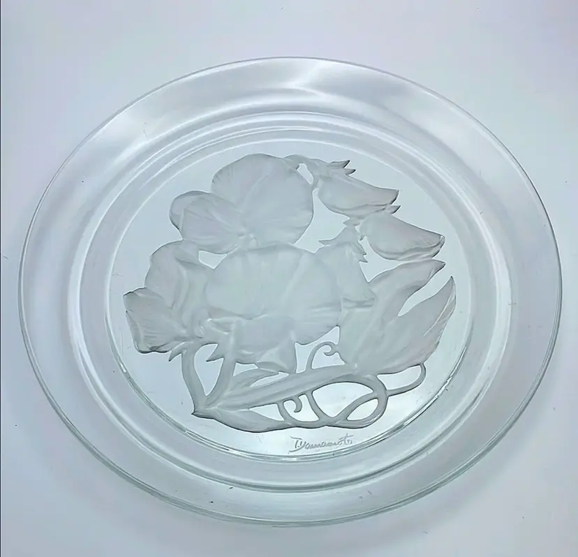 April, Sweet Peas, Hoya Museum Japan, Crystal, “Flower Of The Month” Plate T Yamamoto, 8”.