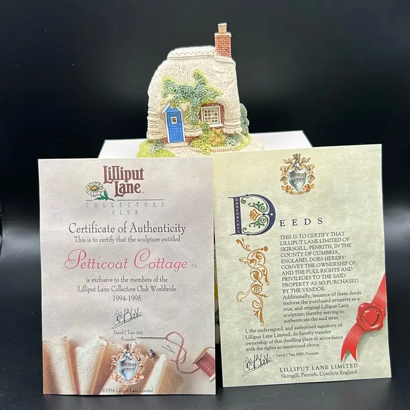 1994 Lilliput Lane “Petticoat Cottage”