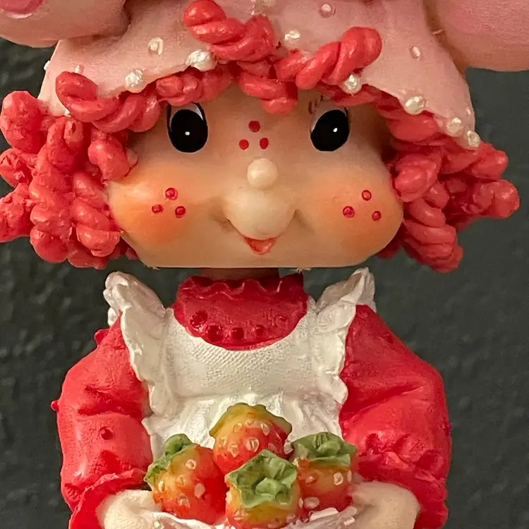 #01 Vintage Strawberry Shortcake 80's Character  Bobble Head 2001