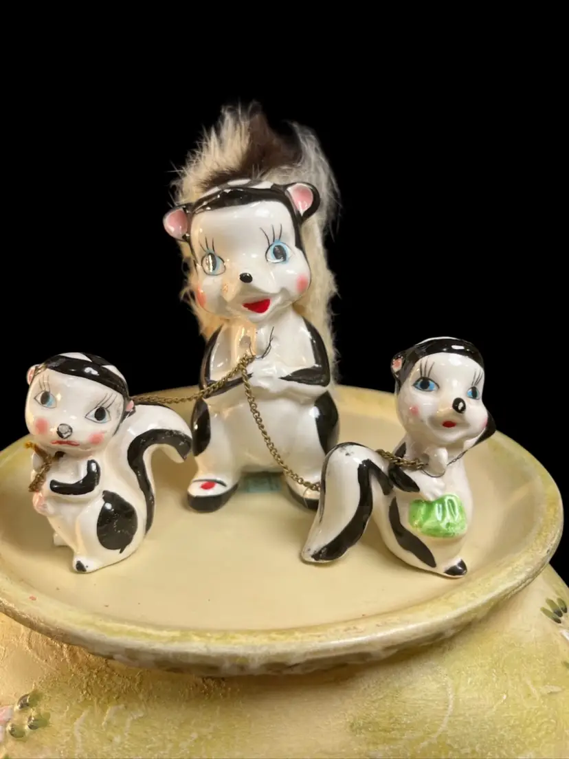 Kitsch-1950s Anthropomorphic Skunk Family-Mom Features a Furry Tail, 2 Baby Skunks