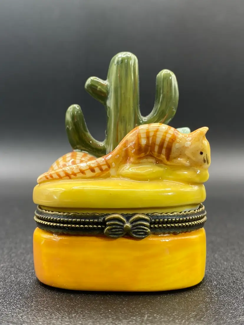 Vintage Porcelain Armadillo Desert Scene Trinket Box