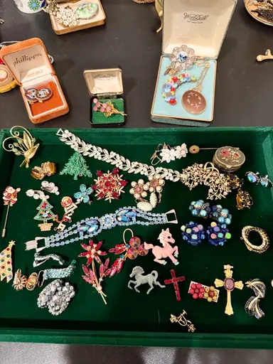 Quick Jewelry Show! 😍 Pre Bids Up For A Few Items!