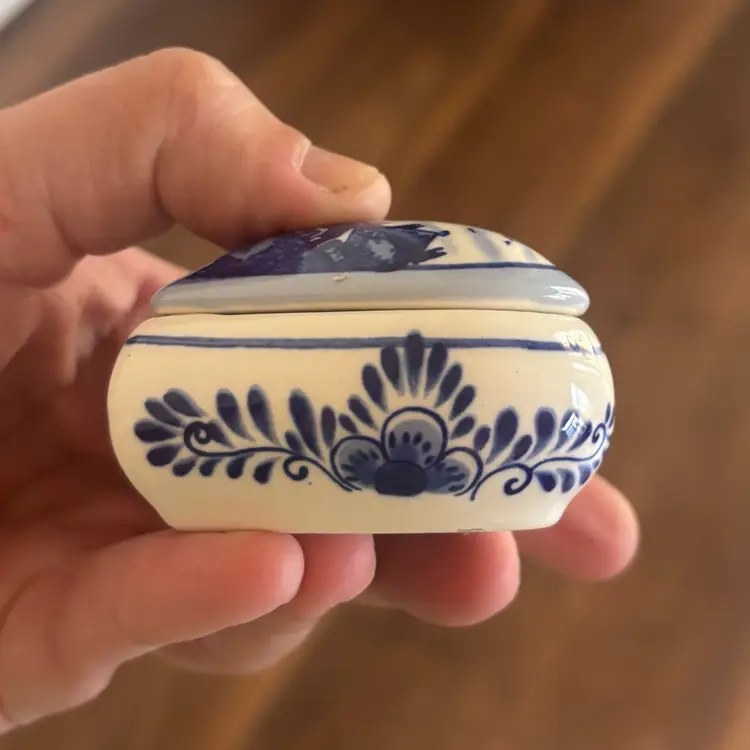Vintage Delft Blue Holland Hand Painted Miniature Heart Trinket Box