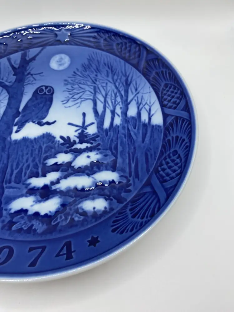 Royal Copenhagen Collectors Plate 1974 “Winter Twilight” Denmark