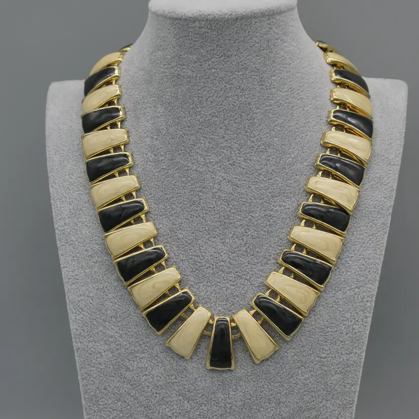 Vintage 80's Black Tan Enameled Link Statement Necklace Gold Toned Toggle Clasp Adjustable 18.5"-19.5"