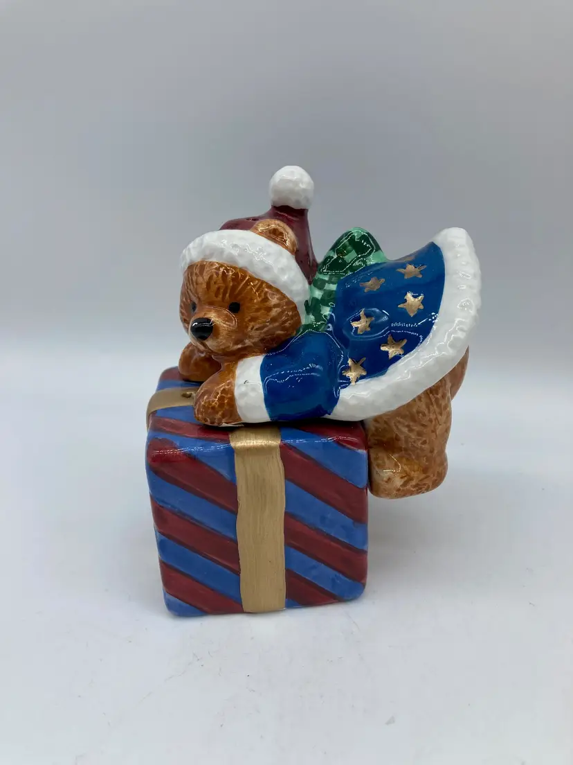 VINTAGE STACKING BEAR ON PRESENT CHRISTMAS Cardinal Inc. Salt & Pepper SHAKERS
