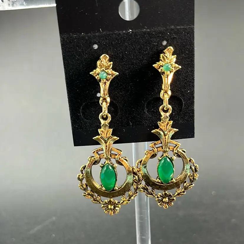 Gorgeous Vintage Sophisticated Clip On Earrings, Gold & Green 2 1/4” Long