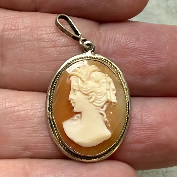 Vintage 800 Silver Genuine Shell Left Facing Cameo Pendant Marked