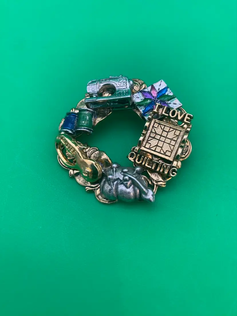 Vintage Quilting Supply Themed Wreath Brooch - I Love Quilting