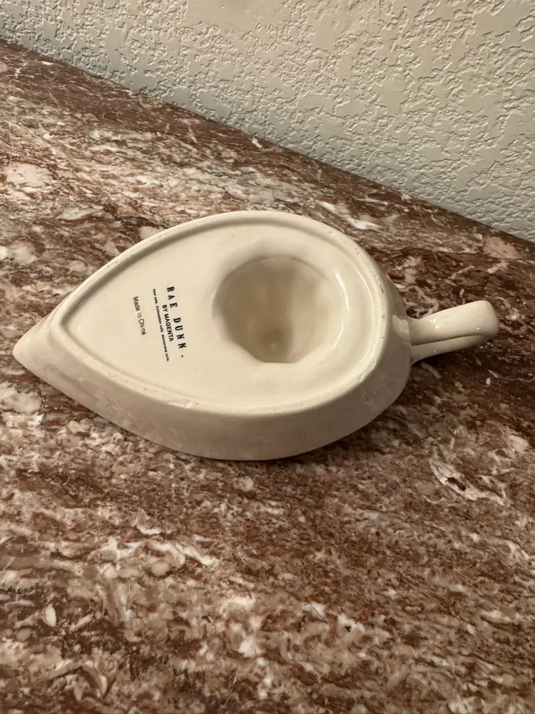 Rae Dunn Boutique SQUEEZE Juicer
Rae Dunn