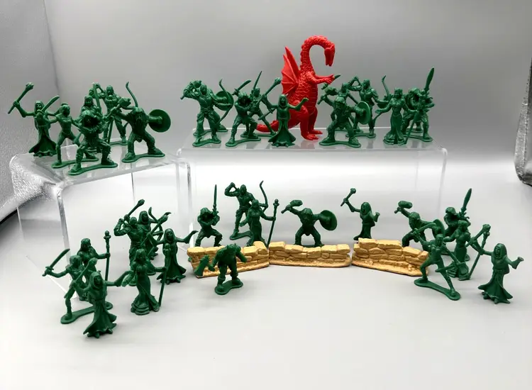 Fantasy Figures Warriors Mythical Figures W/ Dragon & Walls 39 Pcs Green Red VG