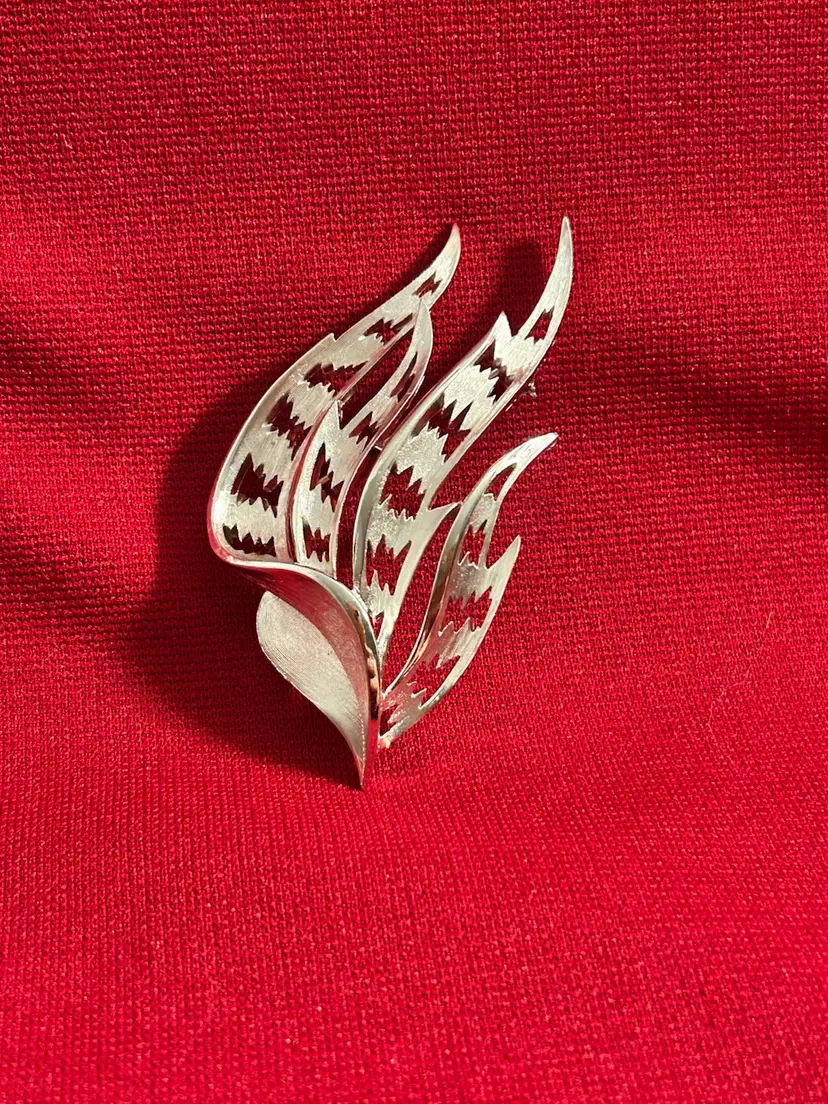 Vtg Crown Trifari Silver-tone Leaf Brooch Pre-1955 J355