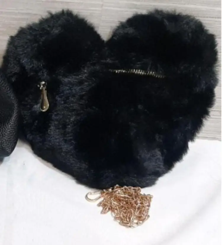 Heart Shaped Faux Fur Black Zipper Bag w/ Chain