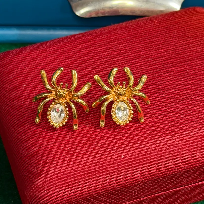 Vintage Avon Itsy Bitsy Spider Stud Earrings Gold Tone & Rhinestone Belly 1994