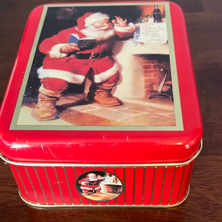 Vintage 1993 Coca-Cola Company Tin Can Marketed By The 10 Box Co Farmingdale, New York
Measures 5” x 4” x 2.5”