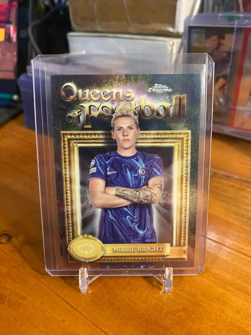 24/25 Topps Chrome UWCL Queens of Football - Millie Bright