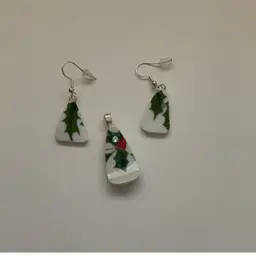 Broken Christmas Teacup Jewelry Made By Me