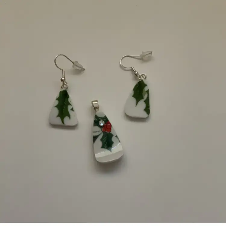 Broken Christmas Teacup Jewelry Made By Me