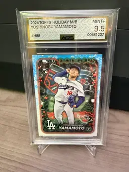 Yoshinobu Yamamoto 2024 Topps Holiday RC  AGS 9.5