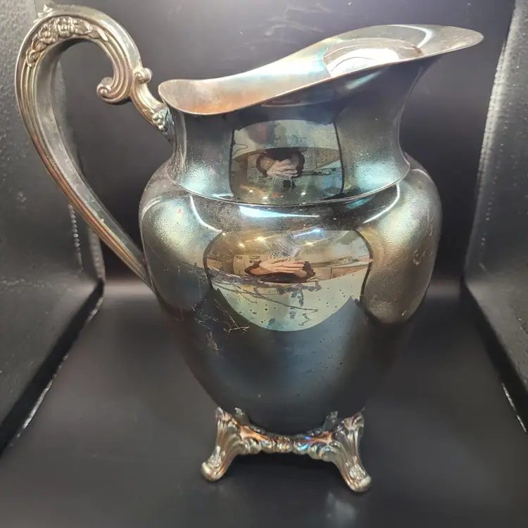 Vintage Oneida Silverplate Water Pitcher Footed Design W/Ice Lip USA