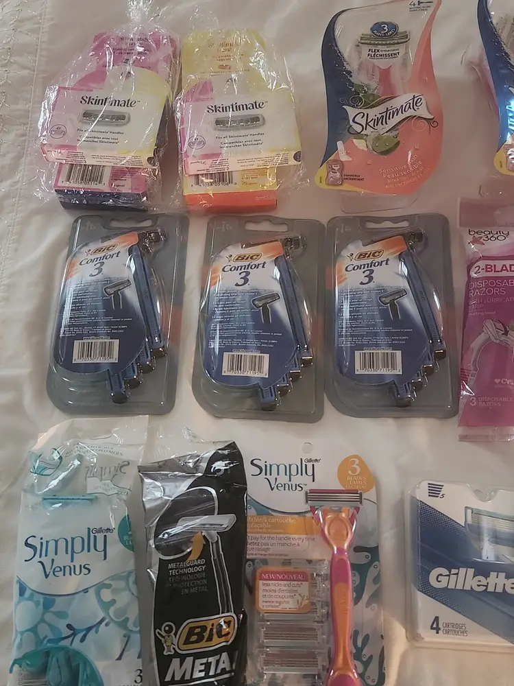Lot of 33 Sealed Multi pack Brand Razors