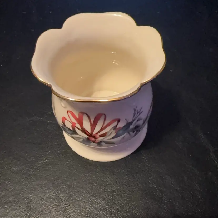 036. Vintage Lenox Winter Greetings Small Scallop Vase