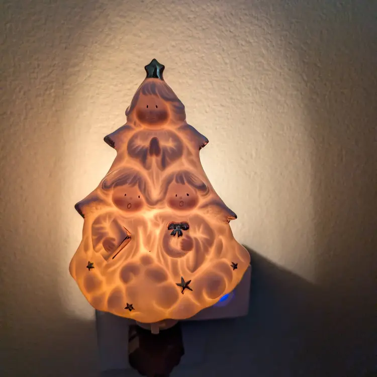 Y.H. 1997 Angel Tree Night Light, Christmas Angel Nightlight, Angel Choir