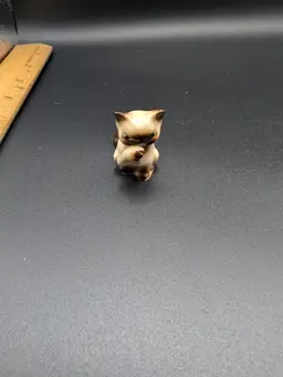 Hagen Renaker Miniature Mini Thumb Sucking Siamese Cat Kitten Figure Retired