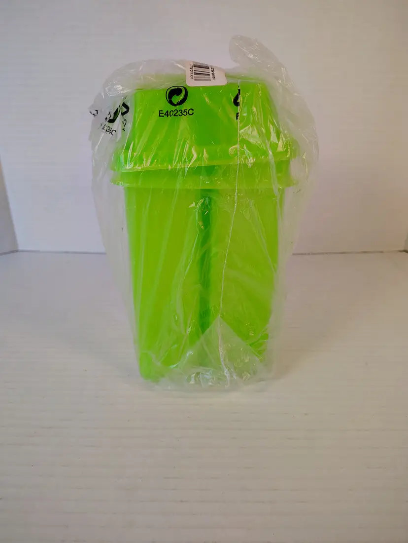 Tupperware Pick a Delly Pickle Keeper #1332-9 New