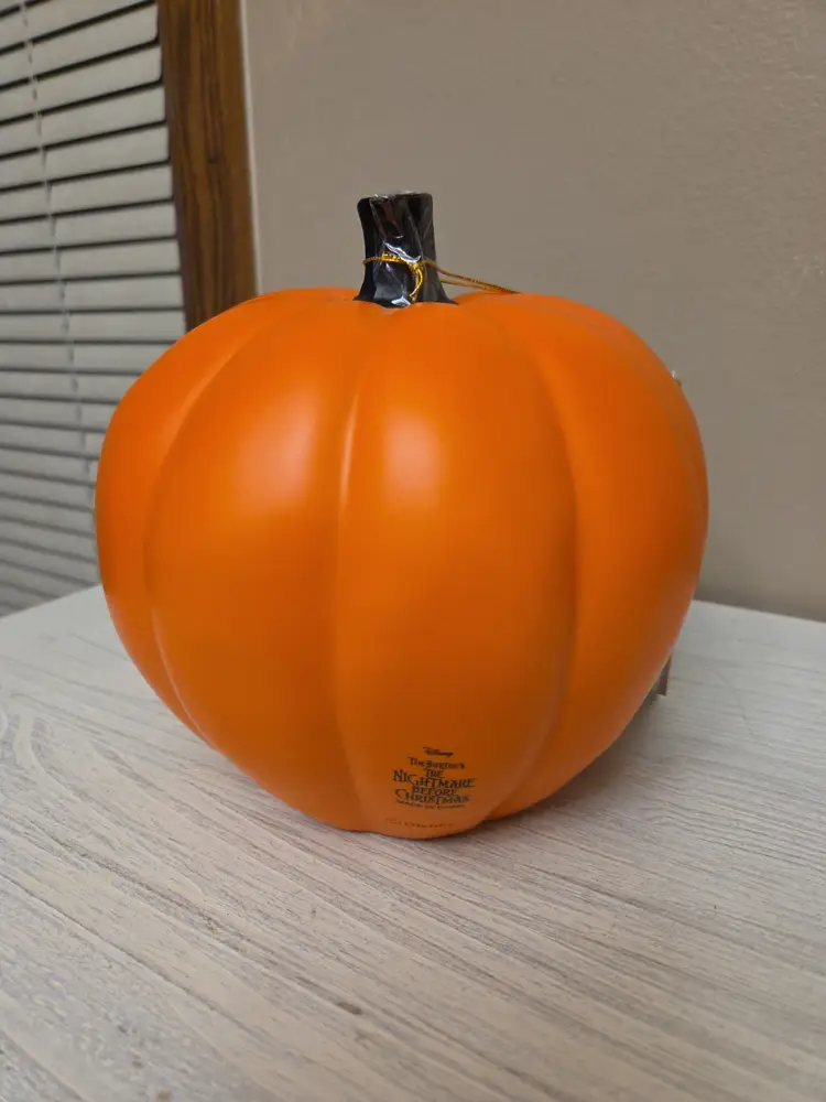 Disney Nightmare Before Christmas Jack & Sally Light Up Pumpkin LED Scene