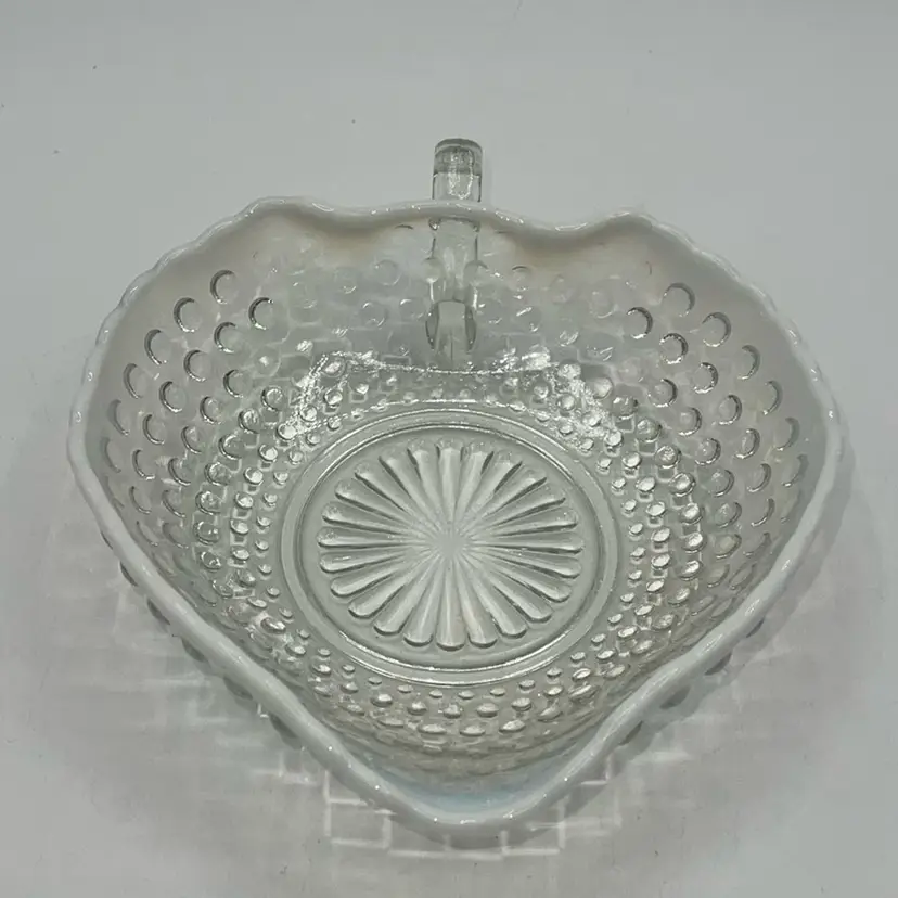 Vtg ANCHOR HOCKING Moonstone Heart Shaped Serving Dish Opalescent Edge Handle 6”