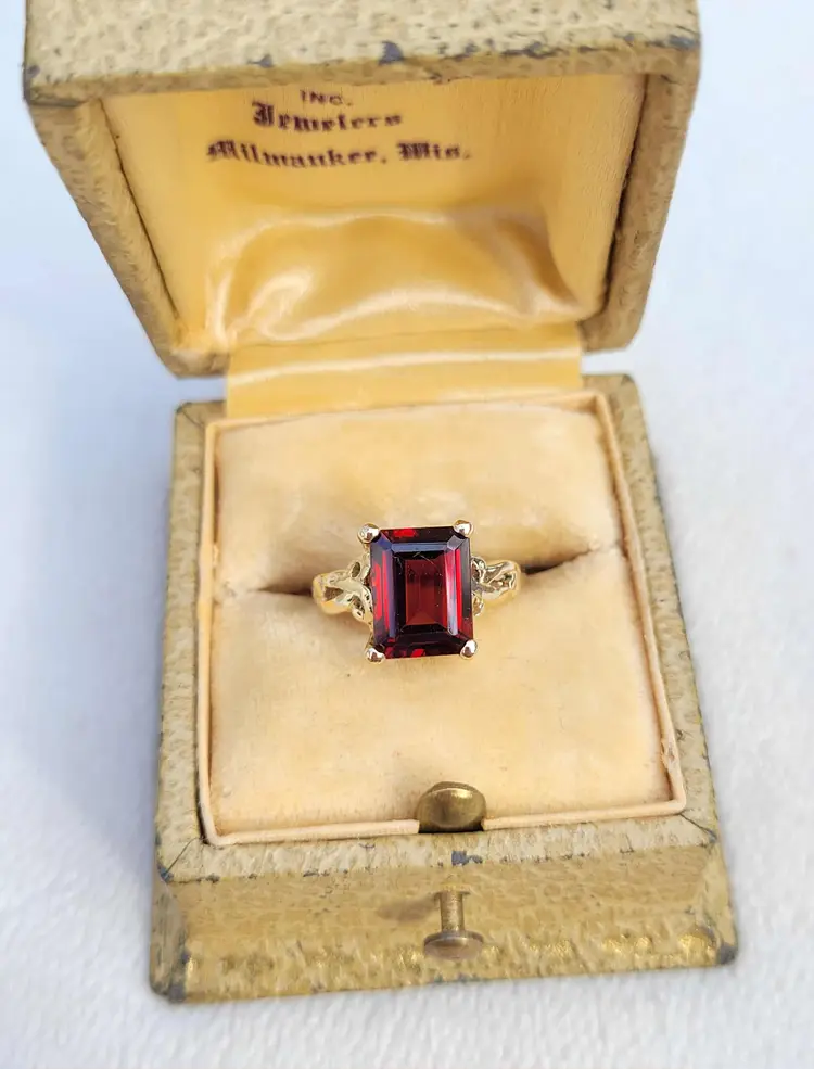 Vintage 14k Yellow Gold Garnet Emerald Cut Pinky Ring Size 4 - 2.36g