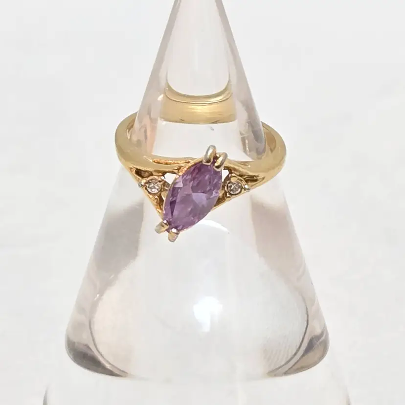 #18 sz 6 Purple Marquis Ring